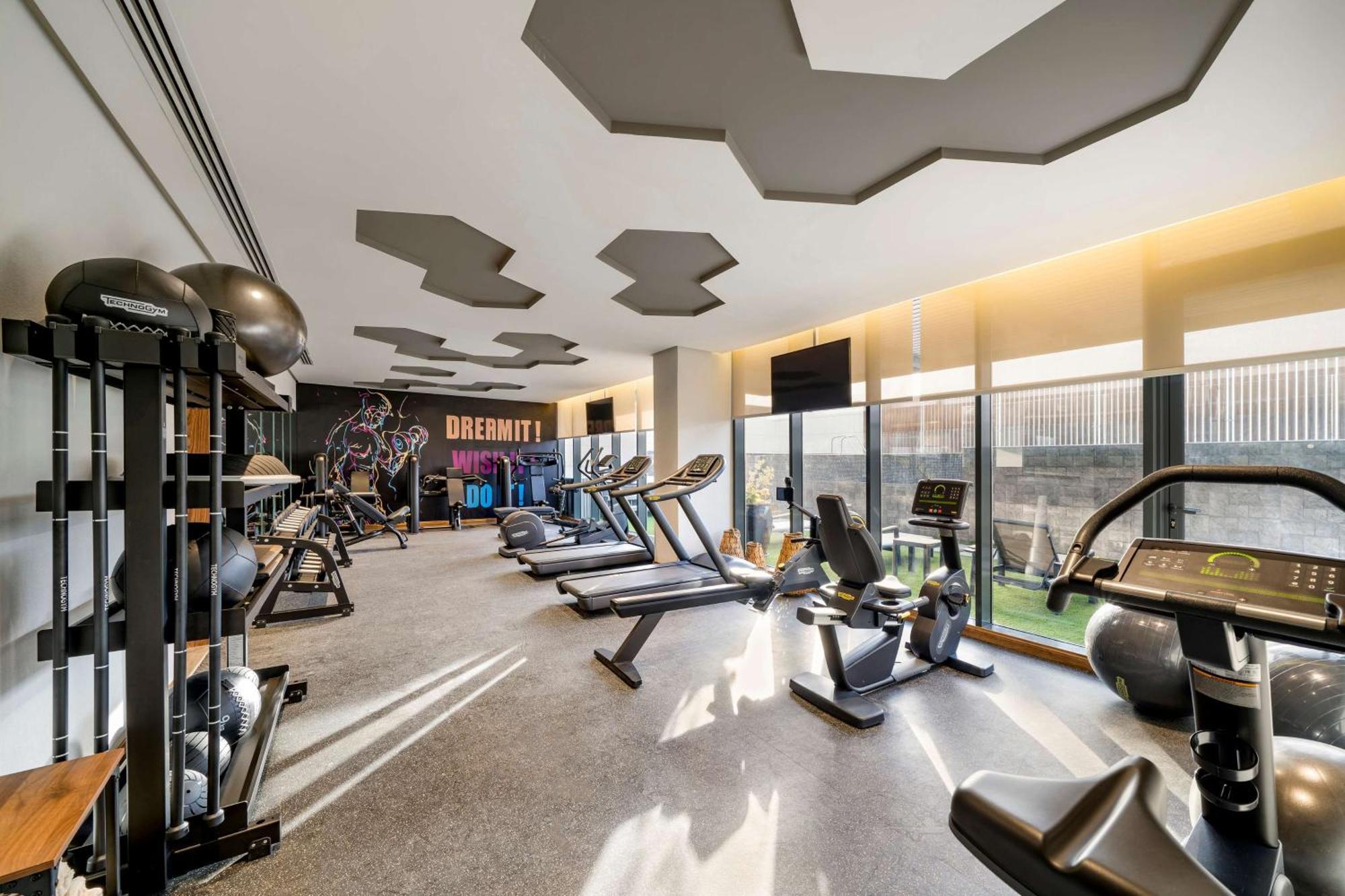 Radisson Blu Hotel Riyadh Qurtuba Exterior foto The gym at the hotel