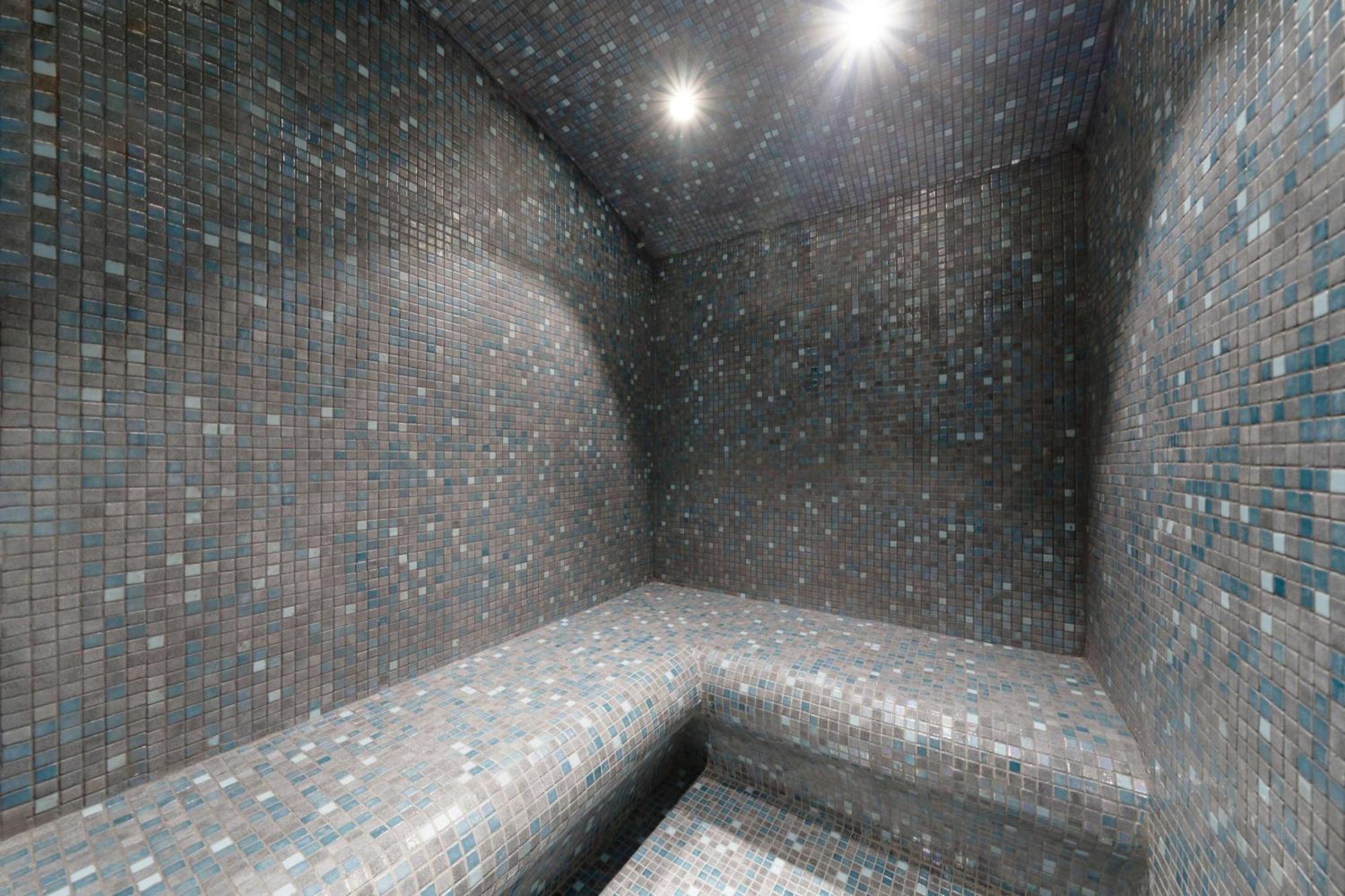 Radisson Blu Hotel Riyadh Qurtuba Exterior foto A steam room