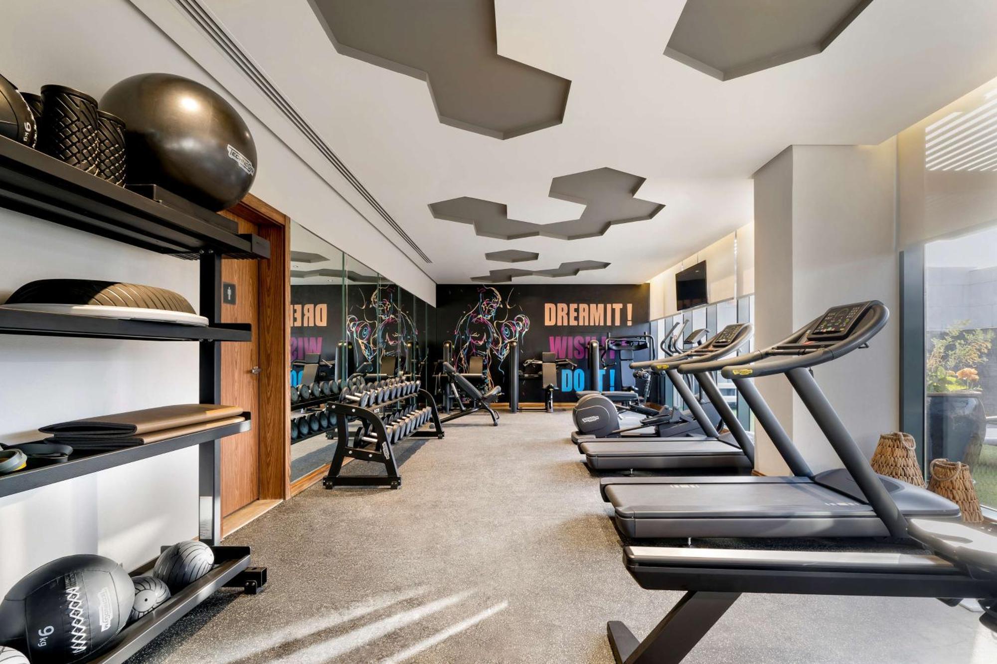 Radisson Blu Hotel Riyadh Qurtuba Exterior foto The gym at the hotel