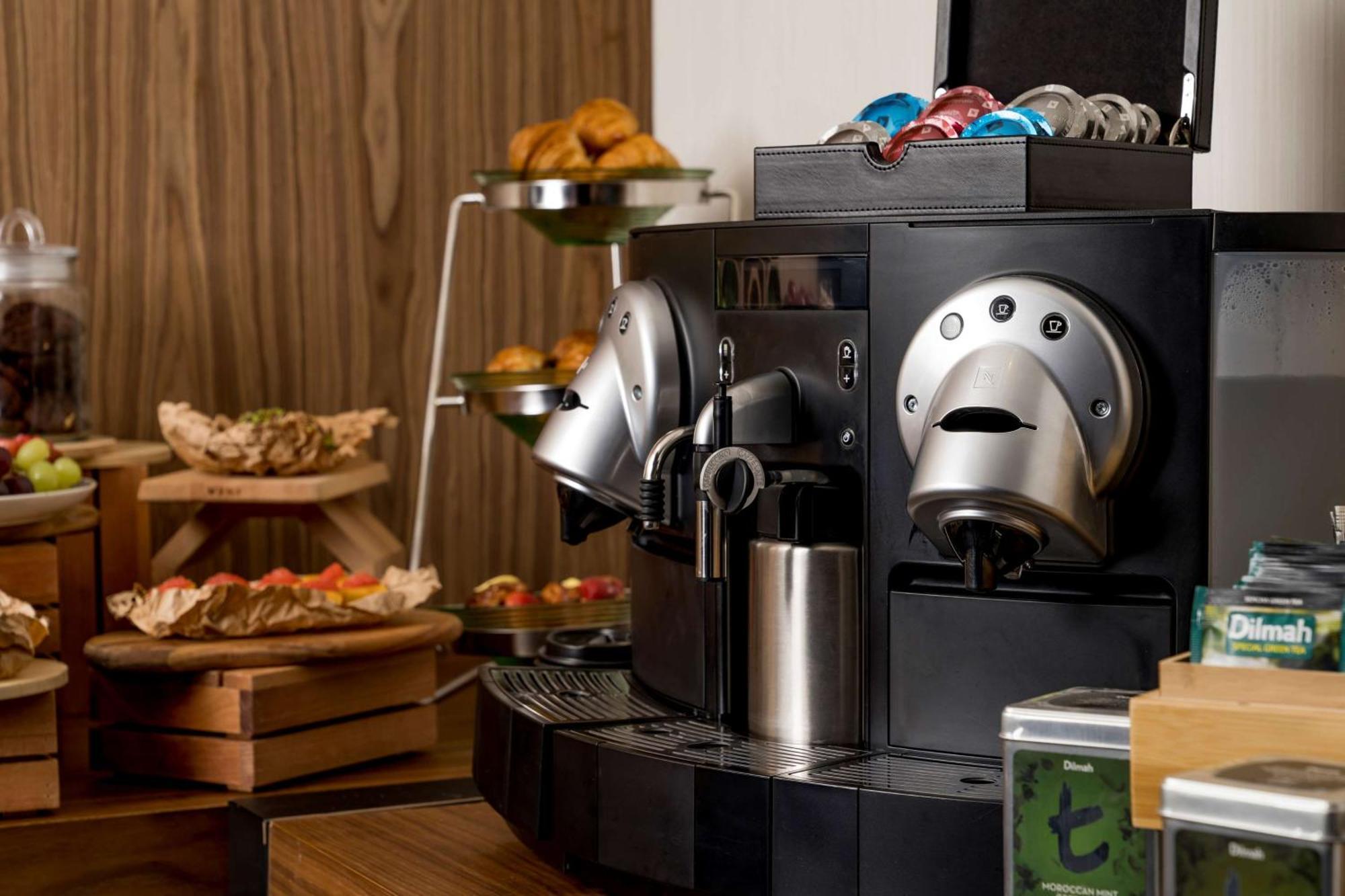 Radisson Blu Hotel Riyadh Qurtuba Exterior foto A coffee machine