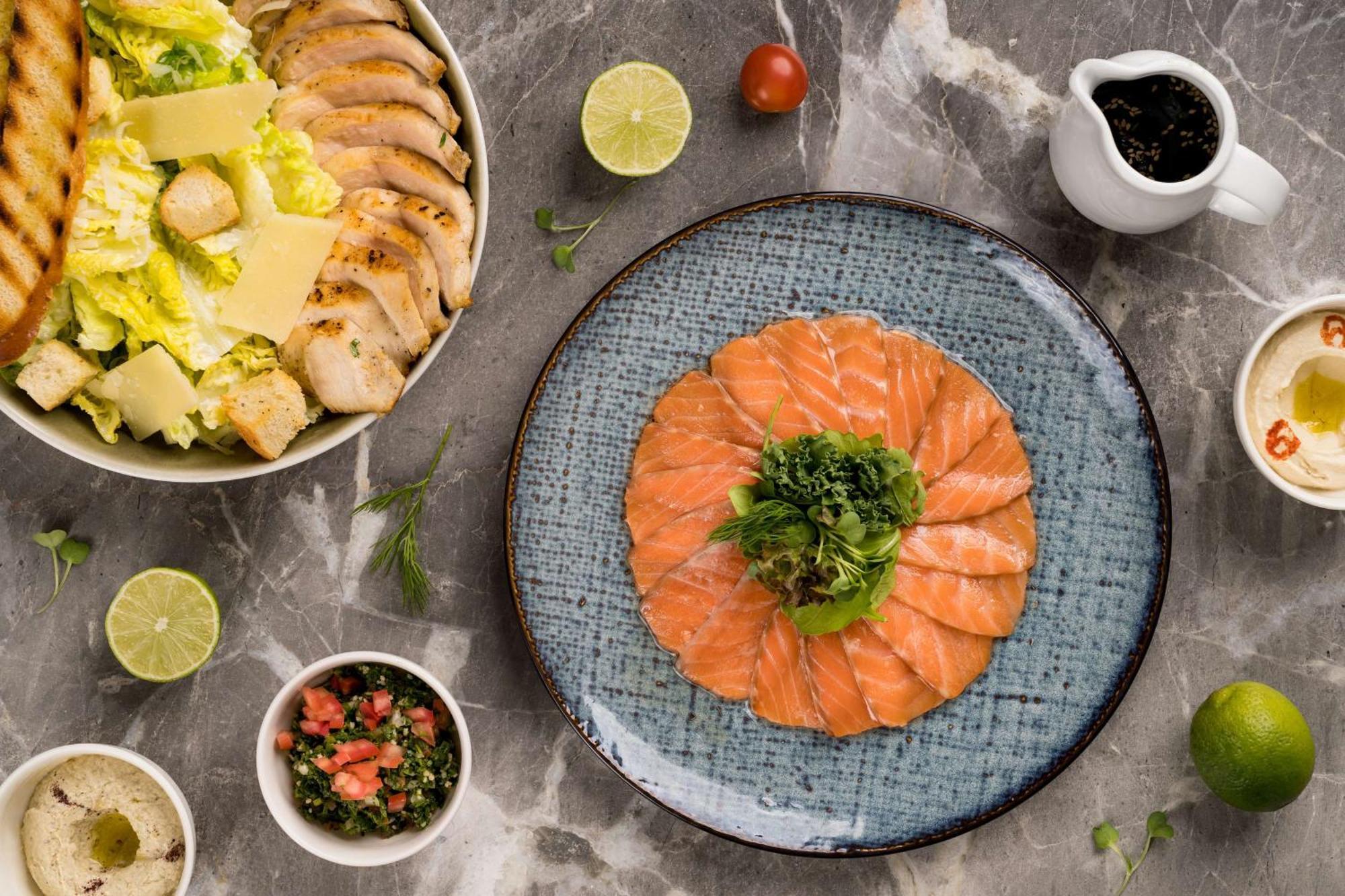 Radisson Blu Hotel Riyadh Qurtuba Exterior foto Salmon and chicken