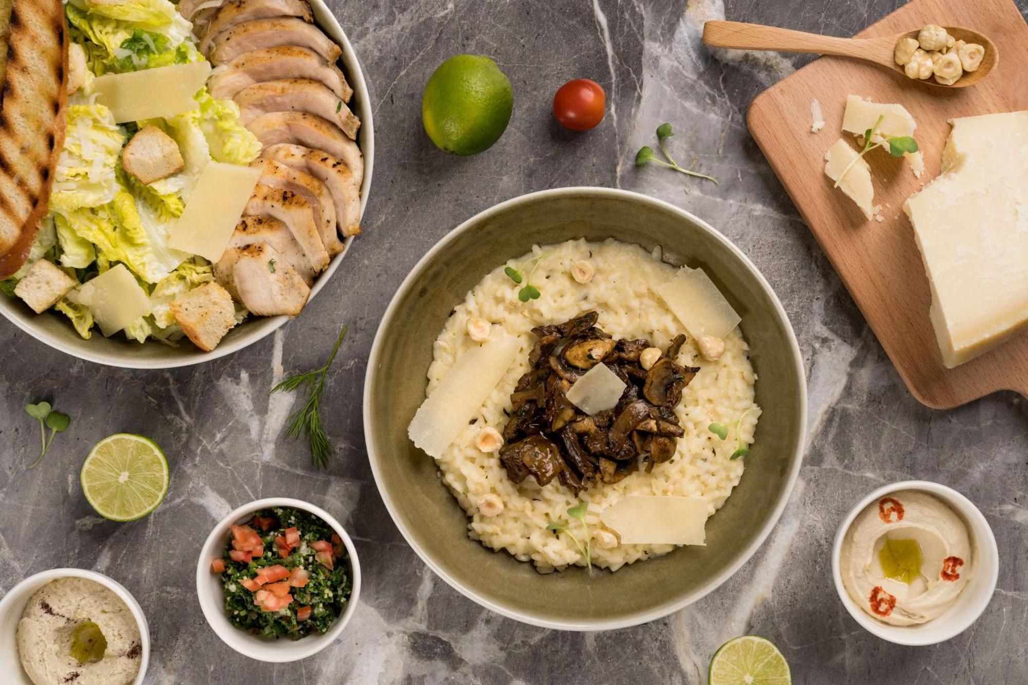 Radisson Blu Hotel Riyadh Qurtuba Exterior foto A bowl of grits with chicken and cheese