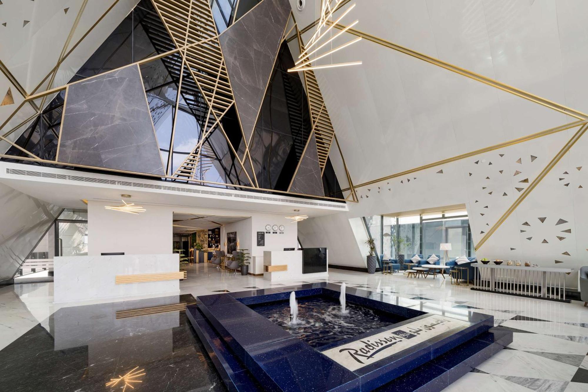 Radisson Blu Hotel Riyadh Qurtuba Exterior foto The lobby of the hotel
